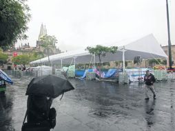 El Ayuntamiento de Guadalajara interrumpió las actividades en la pista de hielo de Plaza Liberación debido a las lluvias  /