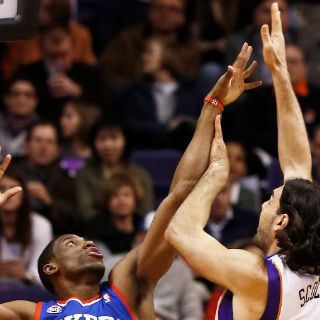 Scola anota 21 puntos y Suns vencen a 76ers