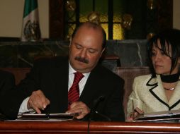 César Duarte realizó la firma del decreto de austeridad de su gobierno. NTX NTX /