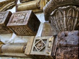 Más de 250 fragmentos de retablos, nichos, ornamentos y esculturas, testimonios de la destrucción que sufrió la Catedral. EL UNIVERSAL  /