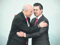 Nombramiento. El Ejecutivo designó a Enrique Cabrero Mendoza (izquierda) como nuevo titular del Conacyt. XINHUA  /