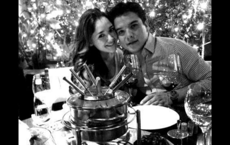 Sherlyn luce feliz junto al político. ESPECIAL @sherlyny  /