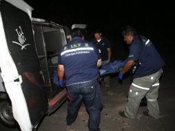 Personal del IJCF acudió para levantar el cuerpo del chofer fallecido. ARCHIVO /