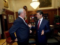 Juan Silva Meza, ministro presidente de la SCJN, y el mandatario Enrique Peña Nieto, en Palacio Nacional. SUN /