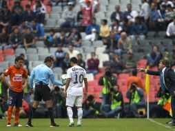 Al fondo de la imagen se aprecia los lugares vacíos en el Azteca. MEXSPORT  /