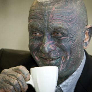 El tatuado y bohemio Vladimir Franz, aspira a presidir la R. Checa
