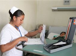 El director del Hospital Juárez de México calificó la presencia de enfermeras como un ''regalo de reyes'' para los pacientes. ARCHIVO /