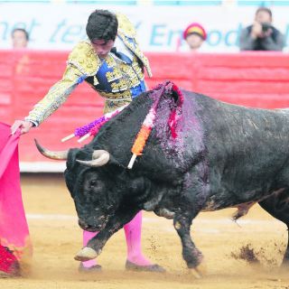 Fermín Rivera corta dos orejas y ''El Capea'' se lleva otra, con toros de San Mateo
