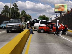 El conducir a alta velocidad trae aparejado el riesgo de un accidente. ARCHIVO /