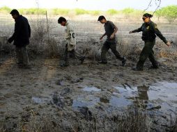 Migrantes detenidos en Texas. Más de la mitad de todos los procesos federales penales están relacionados con delitos sobre inmigración. ARCHIVO /