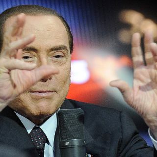 Berlusconi retira candidatura para cerrar pacto electoral