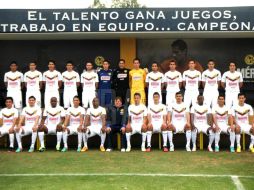 El técnico Miguel Herrera aparece en el centro de la imagen. ESPECIAL /