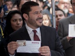 Batres acudió hoy a afiliarse a Morena. XINHUA /