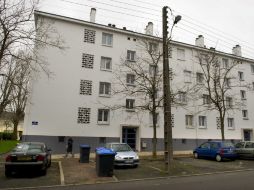 Edificio en el que el hombre encerró a su familia en un apartamento. EFE /