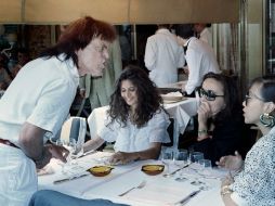 Klaus Kinski durante el festival de Cannes de 1988, gesticula a su esposa Deborah. AFP /