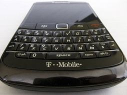RIM perdió rápidamente terreno frente al iPhone, de Apple, y a los productor Galaxy, de Samsung. ARCHIVO /