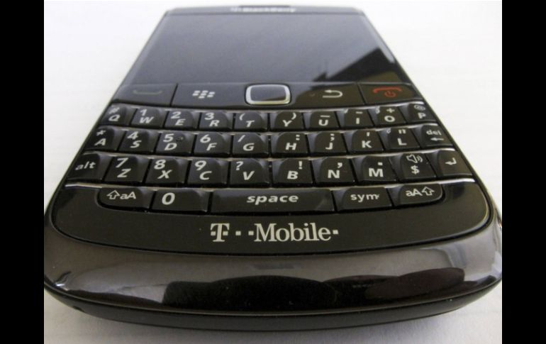 RIM perdió rápidamente terreno frente al iPhone, de Apple, y a los productor Galaxy, de Samsung. ARCHIVO /