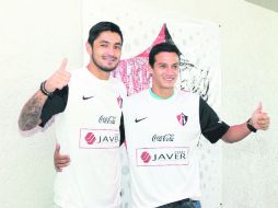 Se ponen la playera. El chileno Rodrigo Millar y el boliviano José Luis Cháve podrían jugar hasta la jornada tres. EL INFORMADOR /