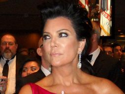 Kris Jenner está desesperada por estar cerca durante el embarazo de su hija Kim Kardashian. ARCHIVO /
