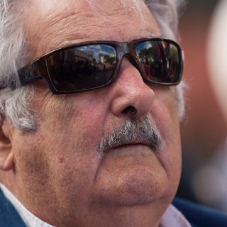 Mujica pide unidad, paz y trabajo aun sin Chávez