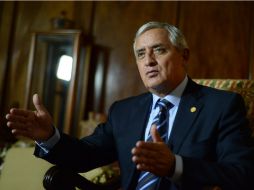 El mandatario guatemalteco respetó la decisión que tomó el pueblo al confiar de nuevo en Chávez. AFP /