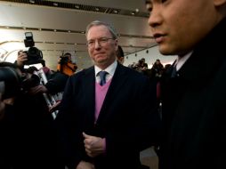 El presidente de Google,  Eric Schmidt, en el aeropuerto de Beijing. AFP /
