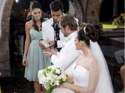 Livia Brito (i), una actriz que lo mismo hace una, se suma al reparto de una película o hace teatro. ARCHIVO /