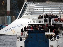 Familiares de los muertos y desaparecidos en el naufragio del Costa Concordia, se reúnen para recordarlos. EFE /