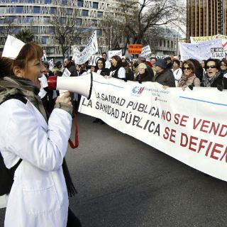 Vuelven a la carga contra privatización de la sanidad en España