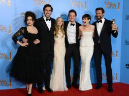 Bonham Carter, Baron Cohen, Seyfried, Redmayne, Hathaway y Jackman  , elenco de ''Los Miserables''. AP /