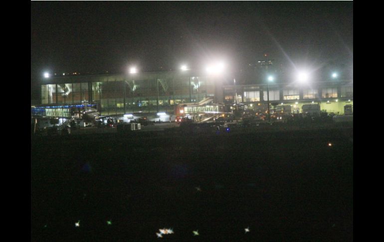 El accidente causó alarma entre los ciudadanos que se encontraban dentro del aeropuerto. ARCHIVO /