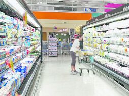 Alerta. No planificar las compras puede representar una fuga en el bolsillo de los consumidores, estimó la Condusef. ESPECIAL /