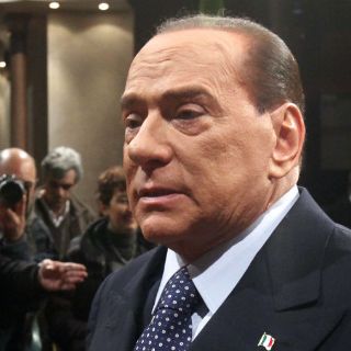 Juicio contra Berlusconi se mantiene durante campaña electoral