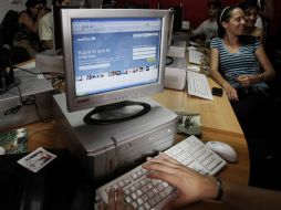 Un estudio advierte que muchas personas usan el internet para molestar a otros de forma anónima. ARCHIVO /
