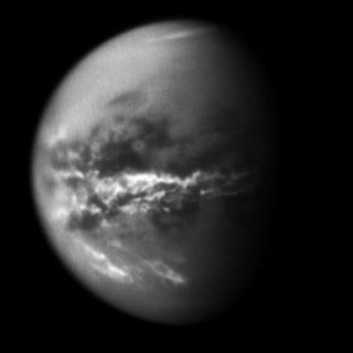 Descubren hielo en lagos de Titán