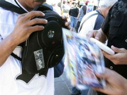 Autoridades municipales dicen que de ninguna manera las plazas tapatías se convertirán en mercados. ARCHIVO /