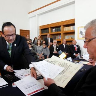 Padilla Muñoz y Pérez Gómez se inscriben para rectoría de UdeG