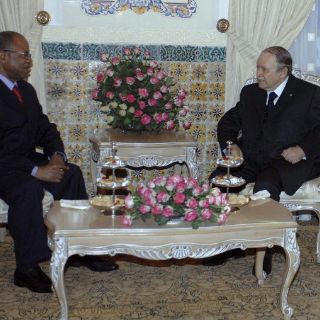 Argelia anuncia el cierre de frontera con Malí