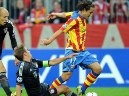 Guardado ha enviado a la banca al galo Aly Cissokho por su buen accionar. MEXSPORT /