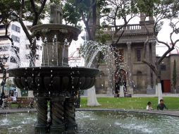 Aunque no ha habido quejas de los huéspedes por la presencia de los puestos, la imagen de la zona no brinda una sensación de seguridad. ARCHIVO /