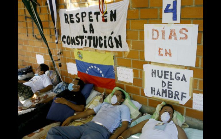 Jóvenes realizan huelga de hambre en protesta por la no juramentación de Chávez en tiempo XINHUA /