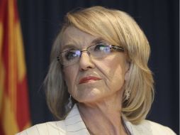 La gobernadora de Arizona, Jan Brewer, reconoce que el mayor socio comercial de su estado es México. ARCHIVO /
