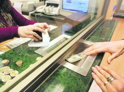 Buena jornada. El peso ganó terreno frente al dólar tras las palabras de Ben Bernanke. AFP /