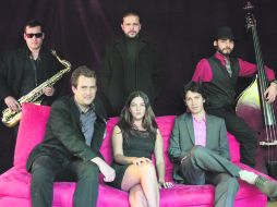 Elenco. Edgar García, Marco Pérez, Ricardo Garza, Perla Villarelo, Ricardo Fonseca y Saúl Aguirre presentan la obra El Saxofonista. EL INFORMADOR /