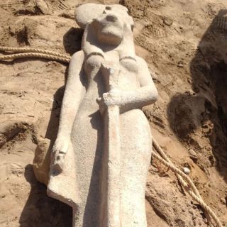 Hallan estatua de diosa egipcia de más de tres mil años