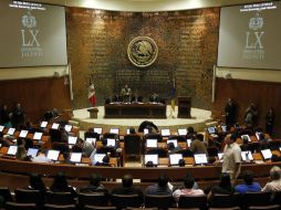 El coordinador de los priistas cuestionó los motivos por los que se incrementó la deuda en Jalisco durante mandato de Emilio.  /