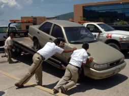 En 2012 se robaron en todo el país 73 mil 878 vehículos asegurados. ARCHIVO /