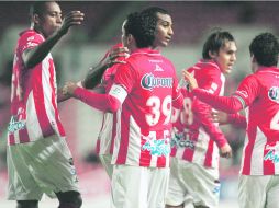 A la bolsa. Necaxa conquistó los primeros tres puntos del certamen. MEXSPORT /