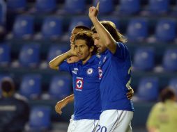 Los cementeros derrotaron a Lobos con con gol del argentino Mariano Pavone (d) al minuto 9. MEXSPORT /
