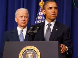 El presidente Barack Obama, y el vice presidente Joe Biden (i), al momento de anunciar la iniciativa en la Casa Blanca. REUTERS /